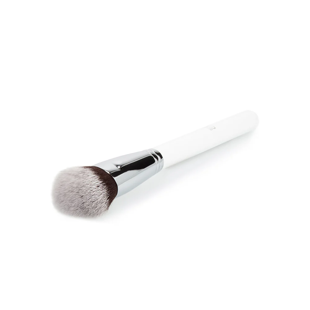 Ilū Make Up Angled Foundation Brush 109 - pennello angolato per fondotinta - Image 2